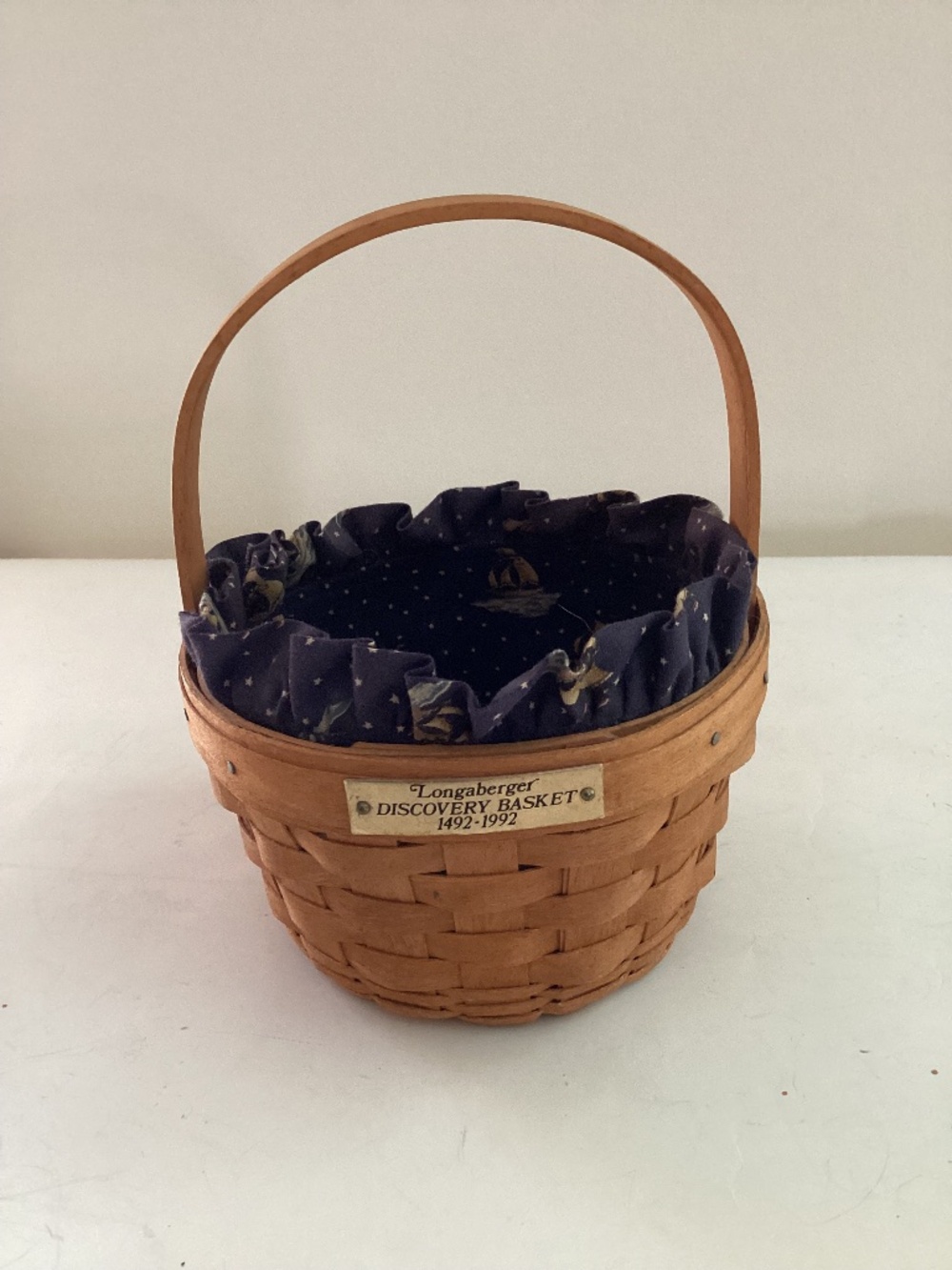 Longaberger Discovery 1492-1992 basket with navy fabric liner